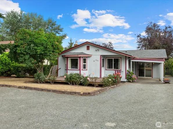 825 Livingston Bay Shore Drive, Camano Island, WA 98282