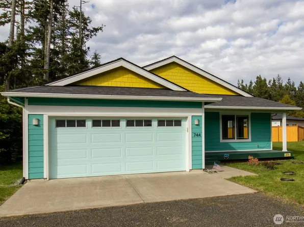744 SE Evergreen Avenue, Ocean Shores, WA 98502