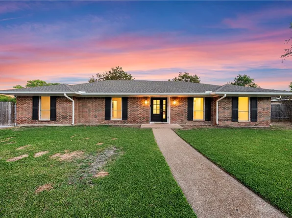 5700 Lakemont Dr, Waco, TX 76710