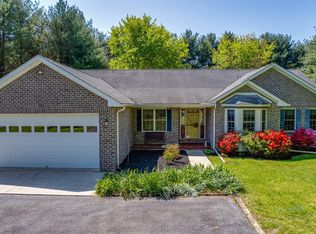 95 Sheffield Ln, Falling Waters, WV 25419