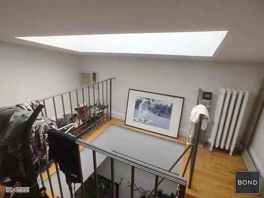 Rented by Bond New York | media 28