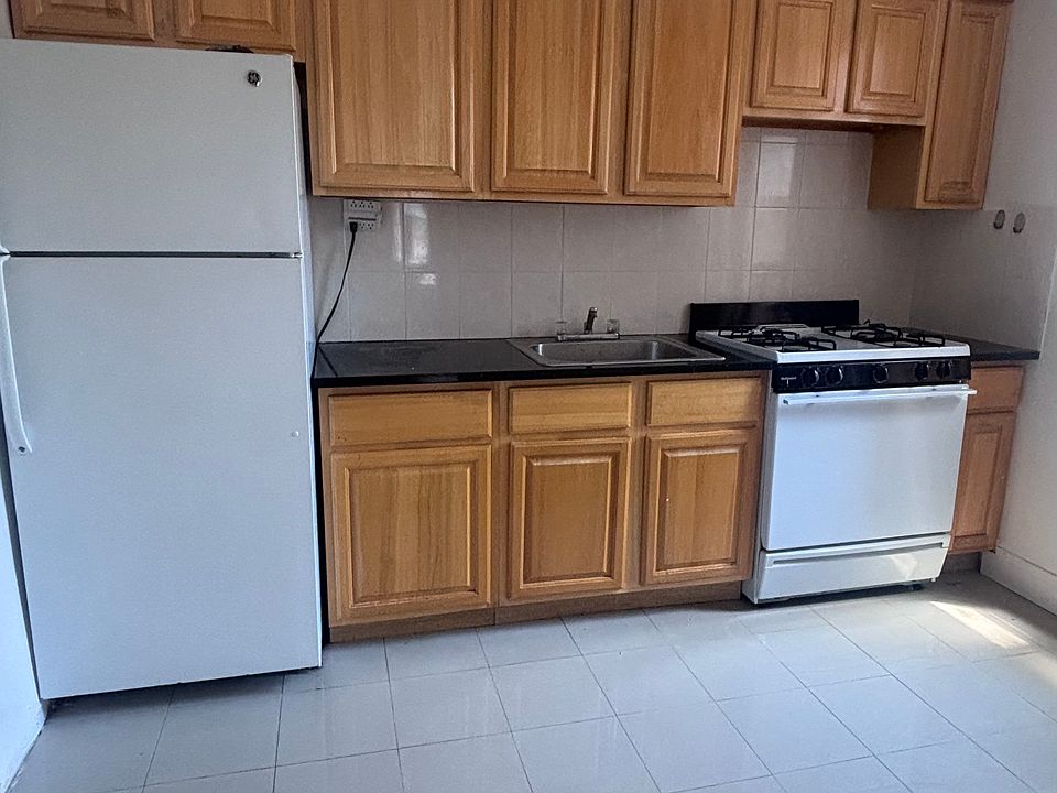 2nd image of 61-88 Dry Harbor Rd APT 3G