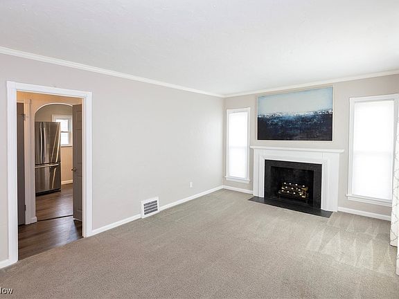 4th image of 576 S Falmouth Dr