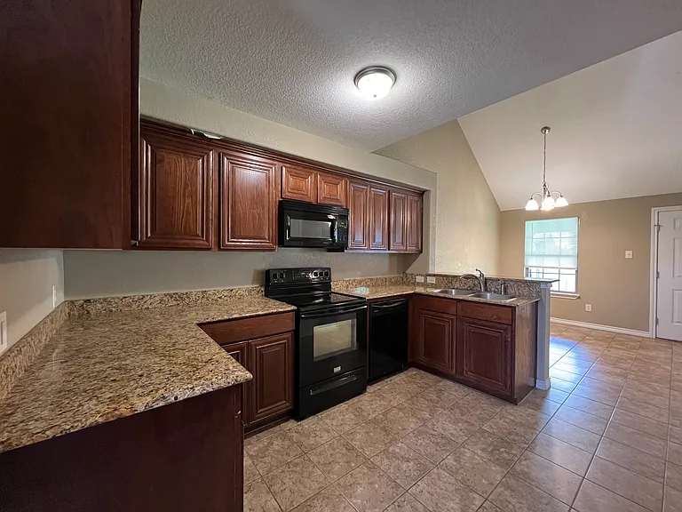 1470 N Belknap St — Photo 9