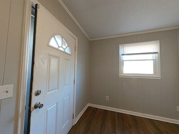 2nd image of 517 Lois Ln