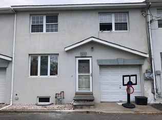 27 Linda Ct, Staten Island, NY 10302