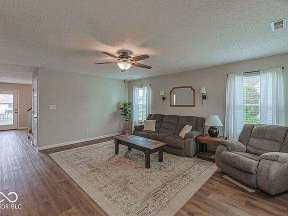 4th image of 75 Kensington Ct