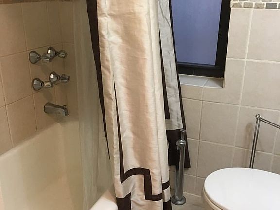 4th image of 208 E 84th St APT 4A