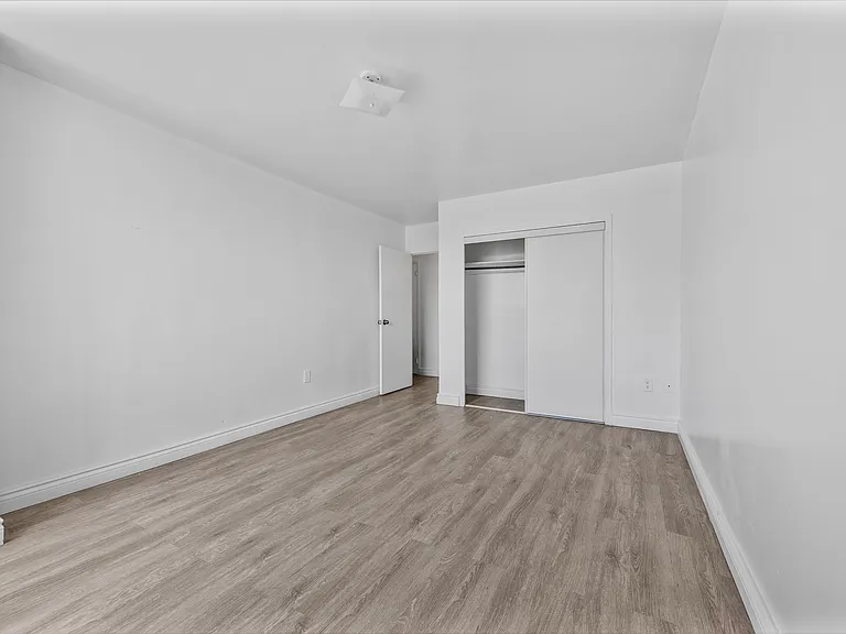 65 Thorncliffe Park Dr #1807 — Photo 13