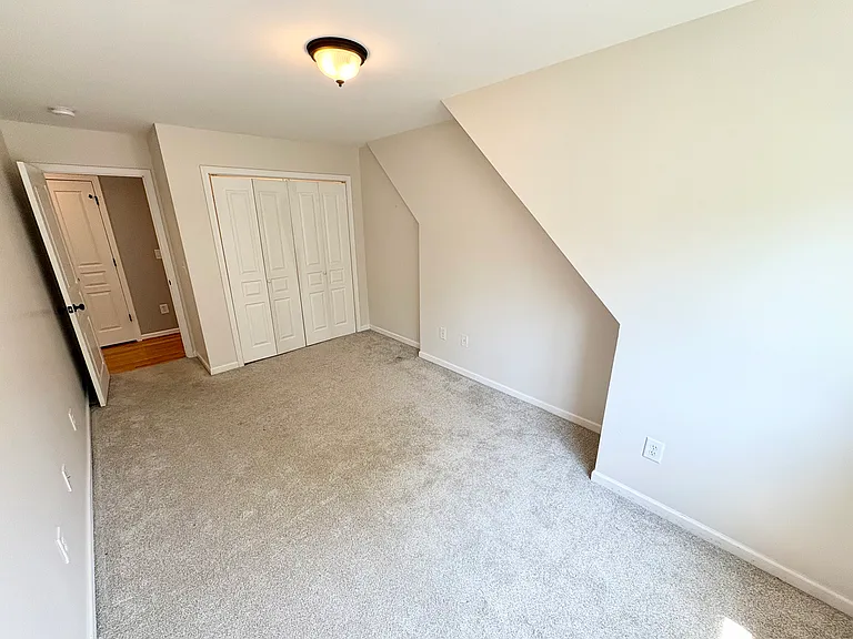 1233 Plymouth Ave — Photo 32