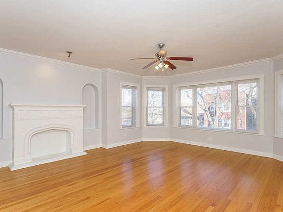 5th image of 6336 N Rockwell St APT 2
