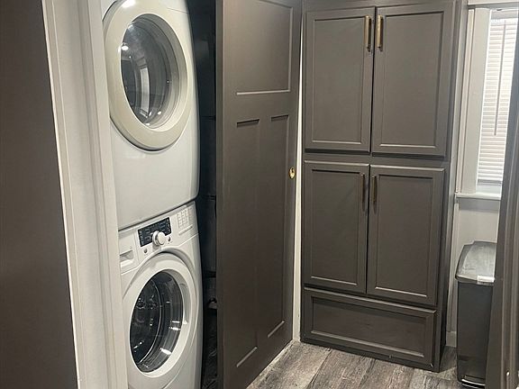 2nd image of 8 Rockcliff Rd #B