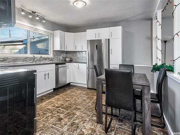 5th image of 2727 4th Ave E
