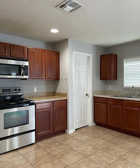 1144 Blackwater Pond Dr — Photo 2