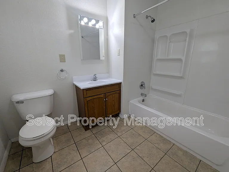 122 W Creighton Ave — Photo 8