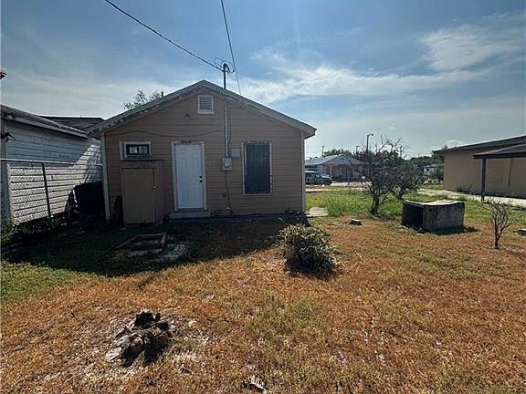 3rd image of 209 N Kansas Ave
