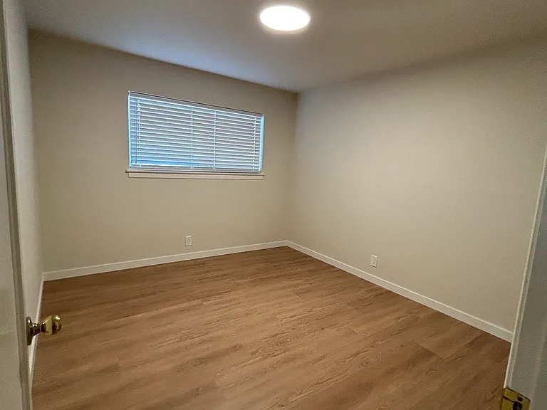 3031 Alma St — Photo 7