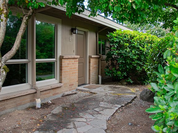 2nd image of 8219 SE 35th St