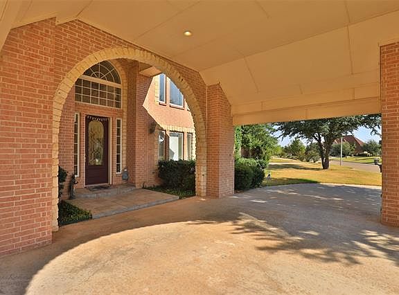 3rd image of 1210 S Saddle Lakes Dr