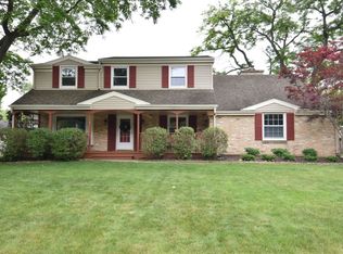 N86W15733 Shore Crest Dr, Menomonee Falls, WI 53051