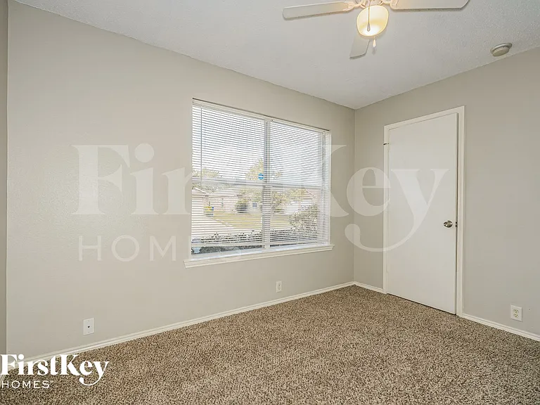 207 Prentice Dr — Photo 11