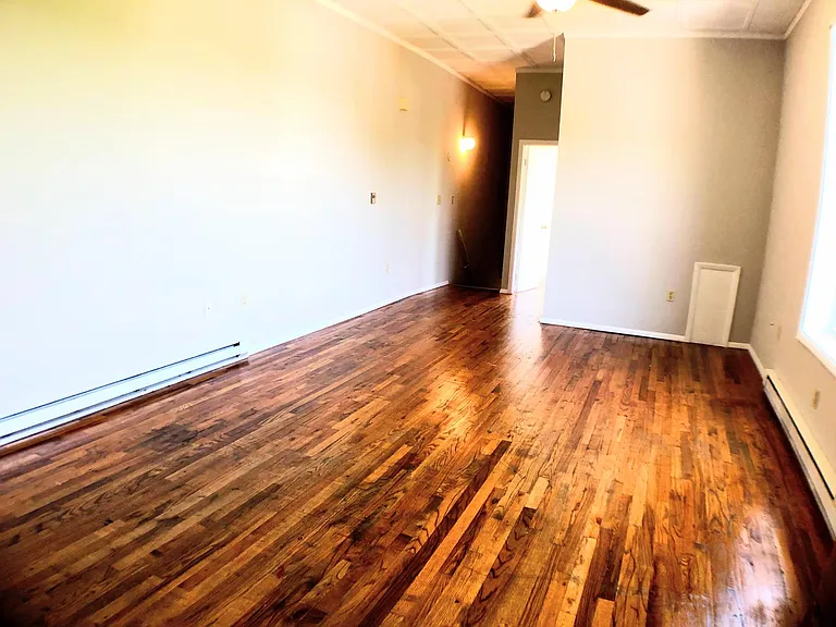 310 W Potomac St #8 — Photo 2