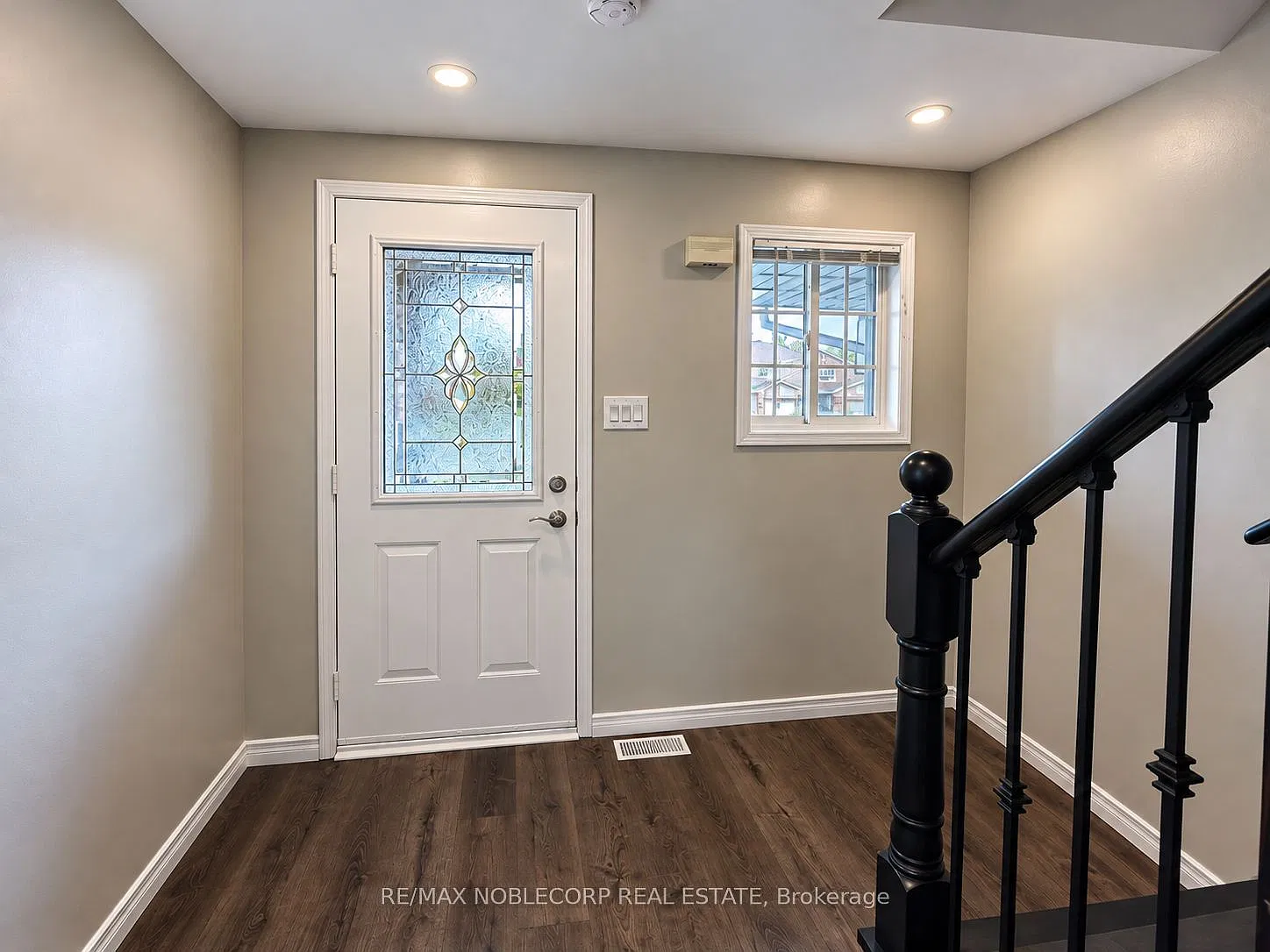 3 bed, $2,395 — Photo 2