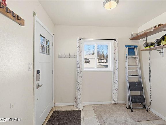 4th image of 5650 W Crestview Ave