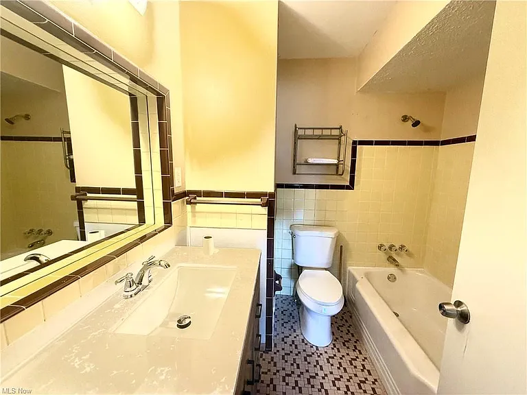 6950 Columbia Rd — Photo 10