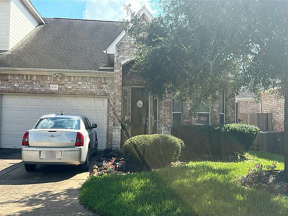 2nd image of 10351 Solitaire Cir