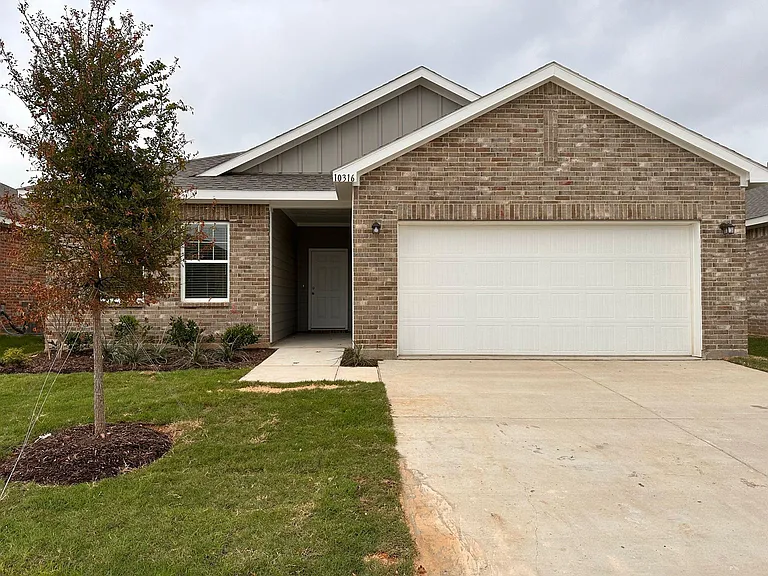 10316 Rosegreen Ln — Photo 2