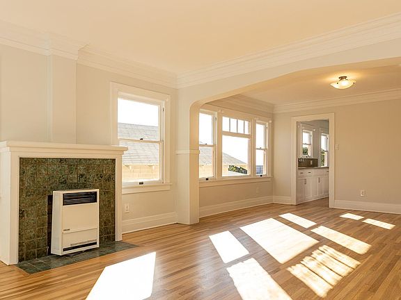 3rd image of 1633 Edgecliffe Dr