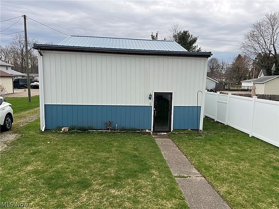 2nd image of 433 Ray Ave NE