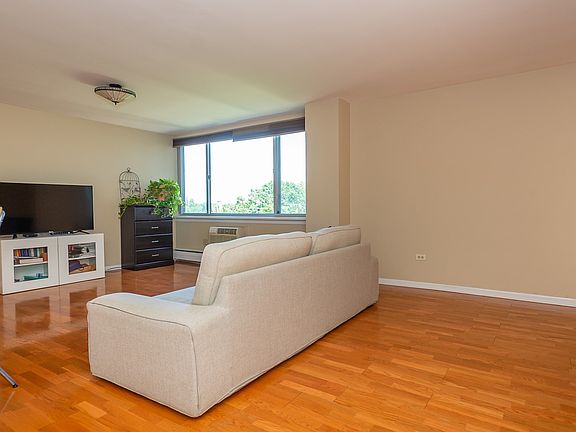 Spacious Open Floorplan