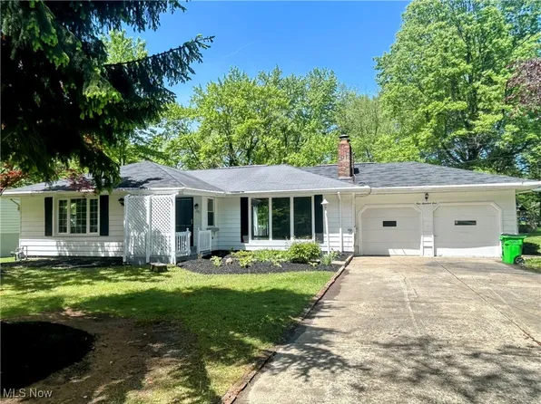 101 Carmia Rd, Munroe Falls, OH 44262