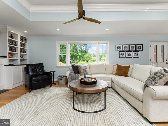 3rd image of 11133 Pelham Ln