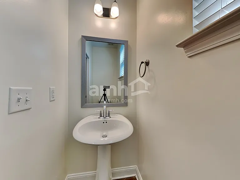 138 Cobblestone Dr — Photo 7