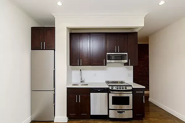 Rented by Avenues Real Estate | media 25