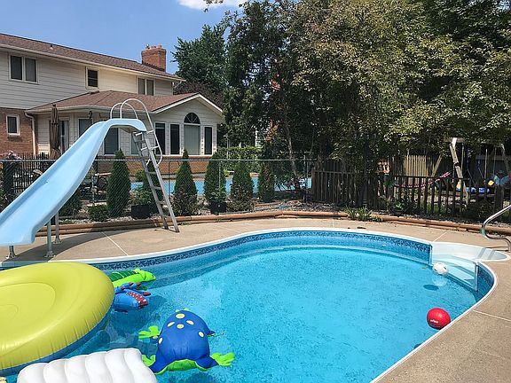 3rd image of 1020 Crestwood Ct