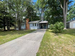 104 Ridgewood Dr, Prudenville, MI 48651