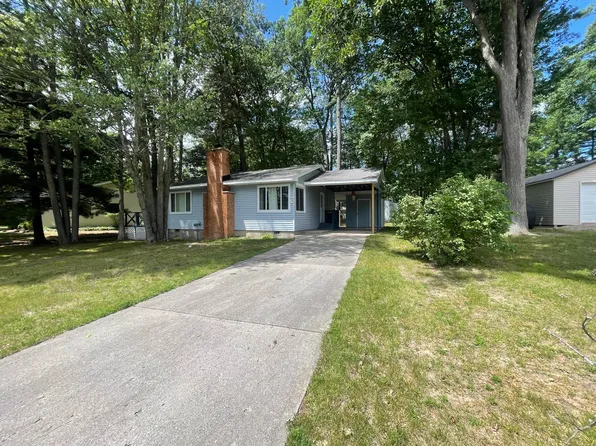 104 Ridgewood Dr, Prudenville, MI 48651
