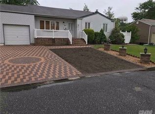 20 Hale St, Brentwood, NY 11717