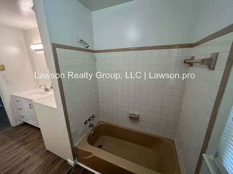 Suburban 739-741 — Photo 13