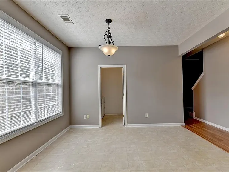 3067 Kentmere Dr — Photo 13
