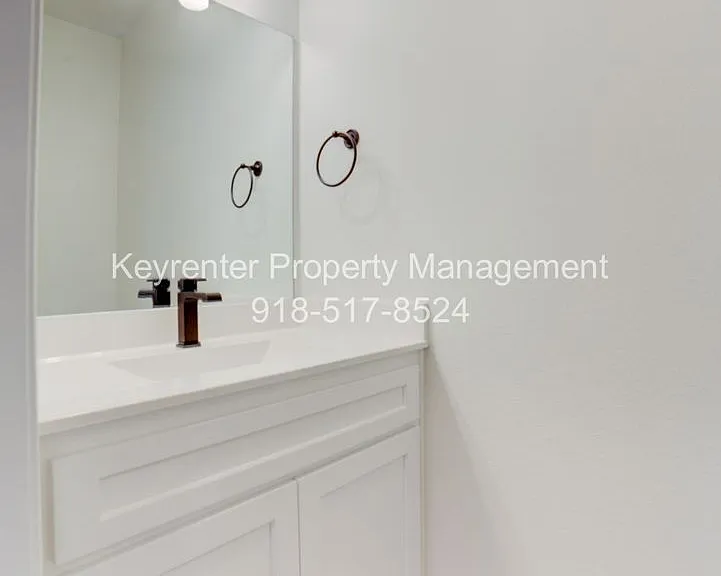 706 W 54th St — Photo 28