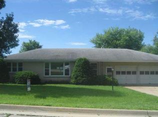 1 South St, Vinton, IA 52345