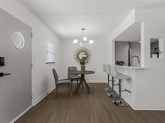4th image of 807 S Howard Ave APT 101