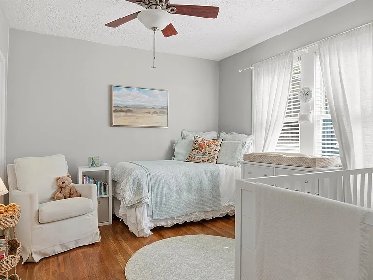 1507 Wethersfield Rd — Photo 32
