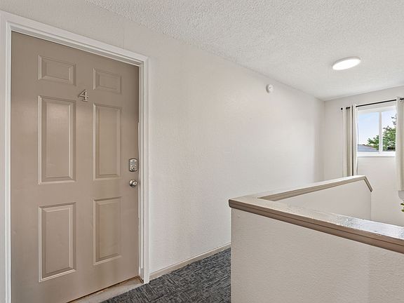 4th image of 4310 Loomis Ave #4