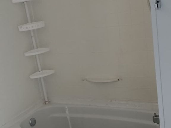 3rd image of 1528 Oak Ln